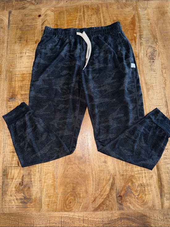 Vuori Other - Vuori Dark Charcoal Camo Joggers with White Drawstring